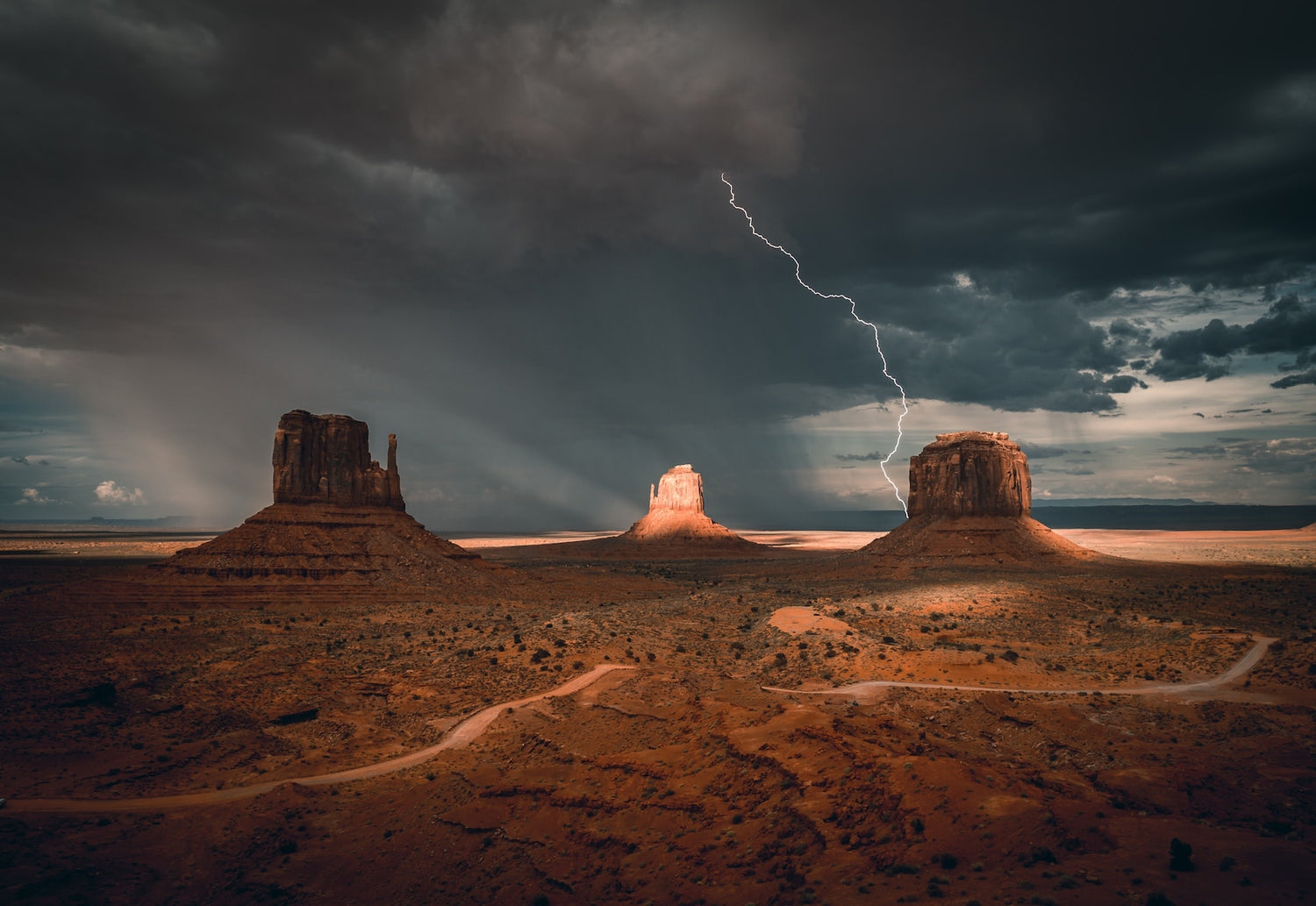 How to Photograph Lightning Using DSLR and Camera Trigger