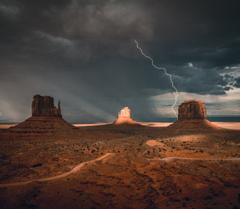 How to Photograph Lightning Using DSLR and Camera Trigger