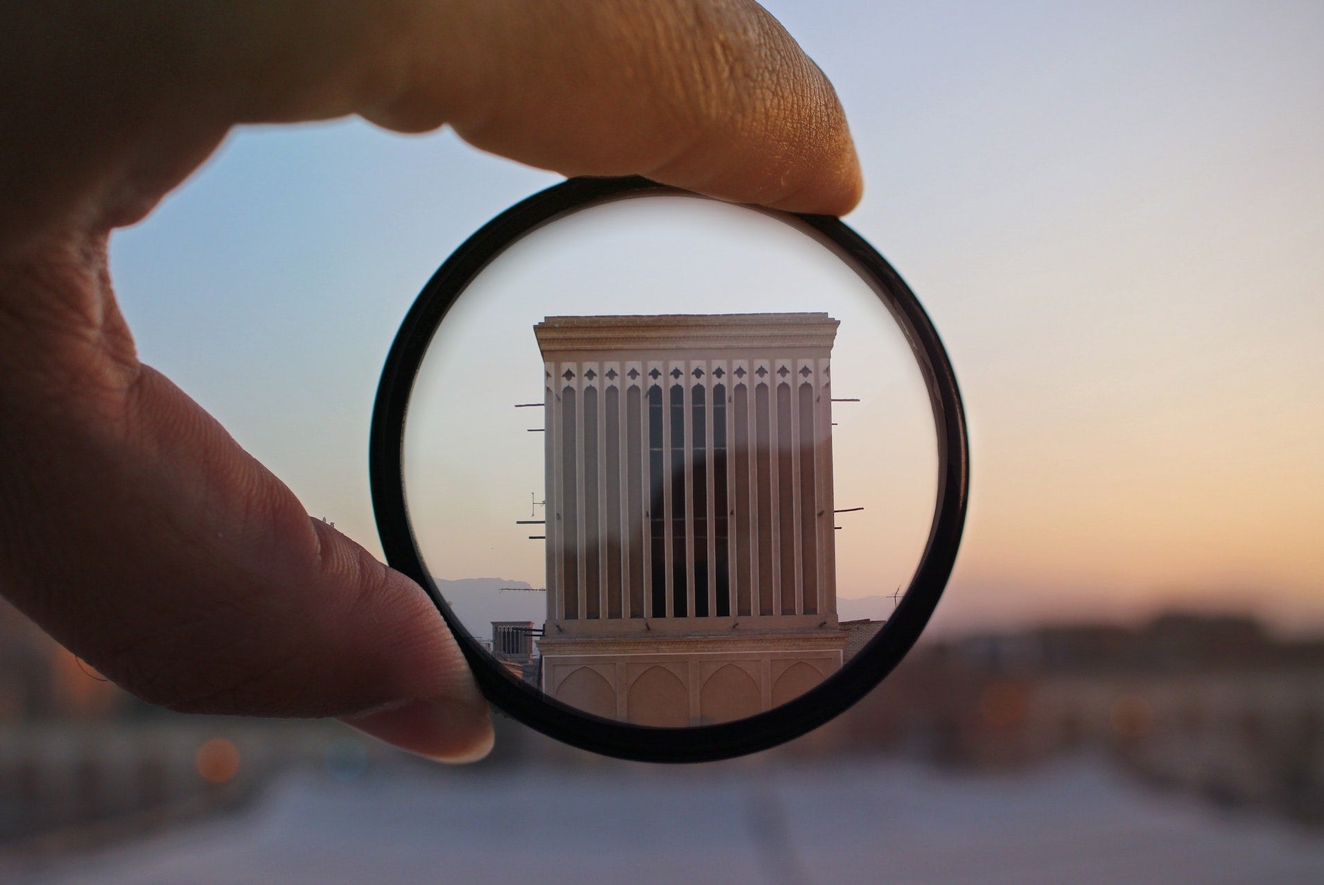 A ND filter pointed against a white building at hand