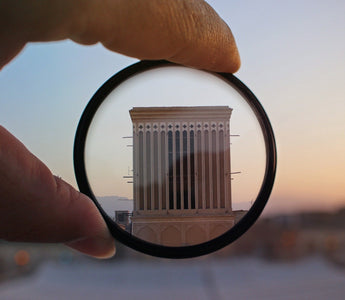 A ND filter pointed against a white building at hand