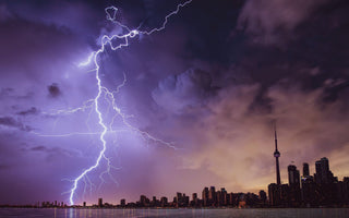 Mastering Lightning Photography: DSLR vs. Smartphone
